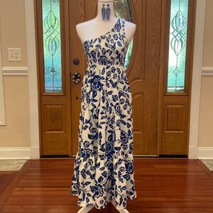 💙 NWOT One shoulder tiered max size SMALL 💙
